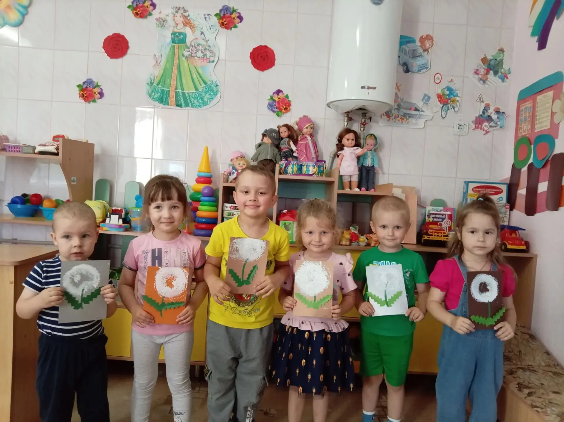 ✨ Сегодня ребята  узнали о том, как одуванчик меняется в течение весны и лета: от яркого жёлтого цве