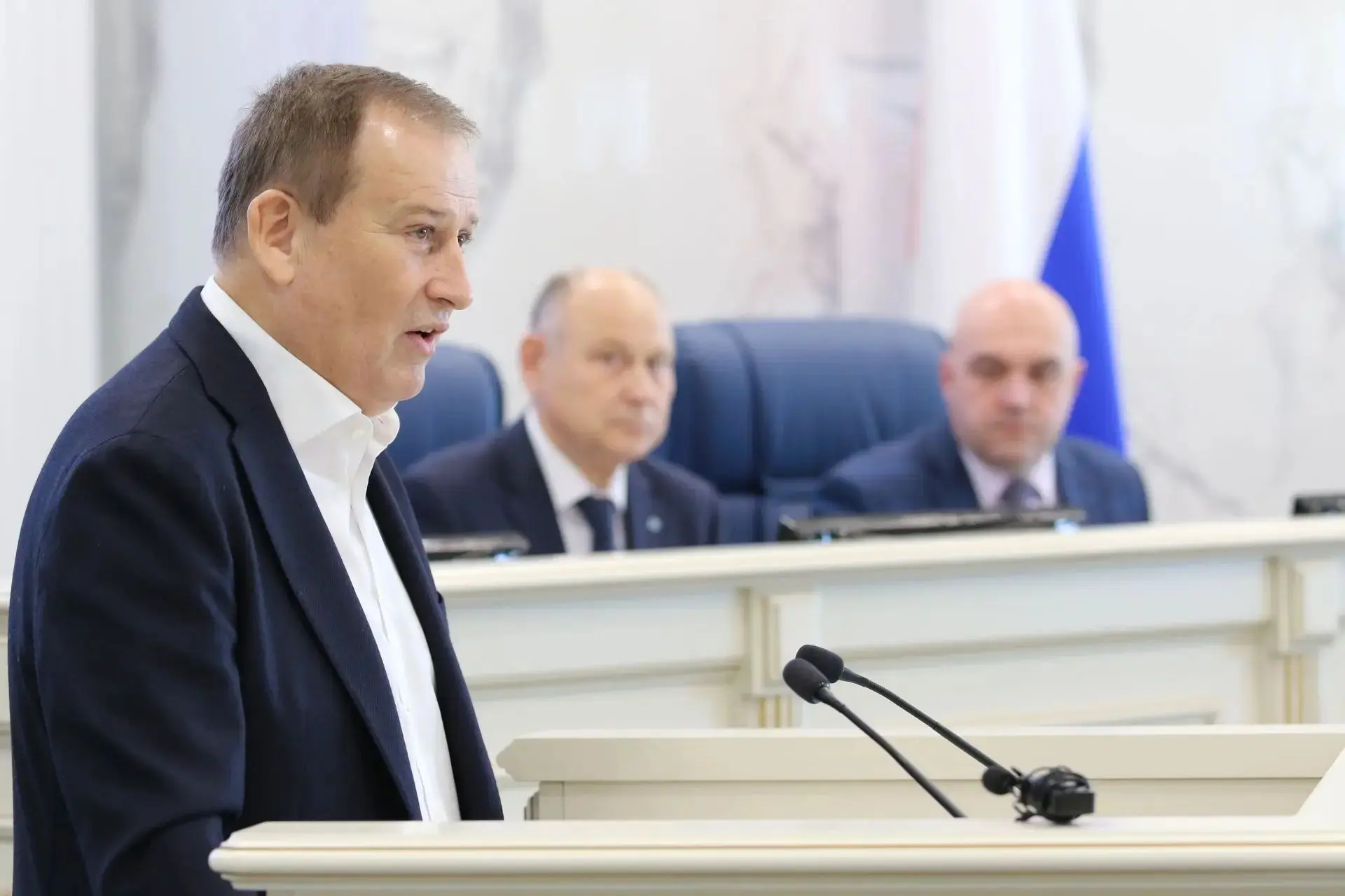 Сегодня приступил к работе новый восьмой созыв депутатов Законодательного собрания Лени...