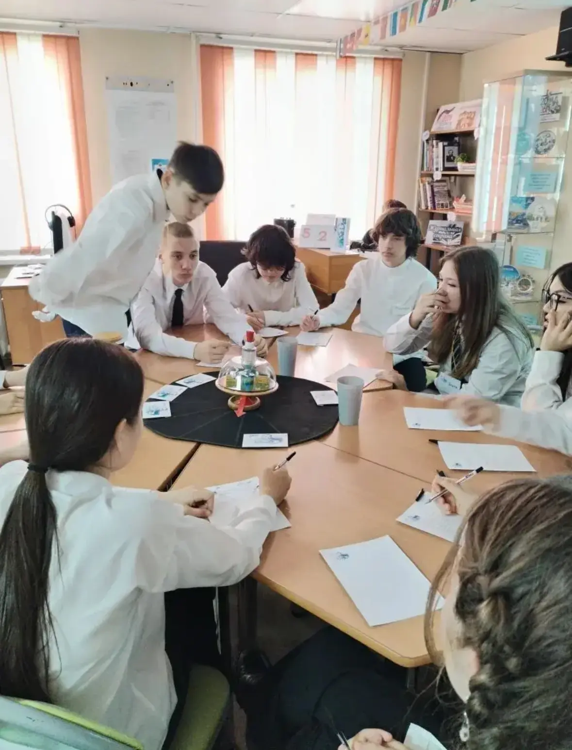 Учащиеся нашей школы приняли участие в интеллектуальной игре «Что? Где? Когда?».    Эта встреча стал