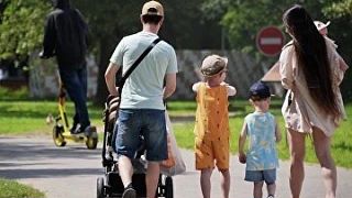 Лекторы "Знания" назвали стимулы к многодетности