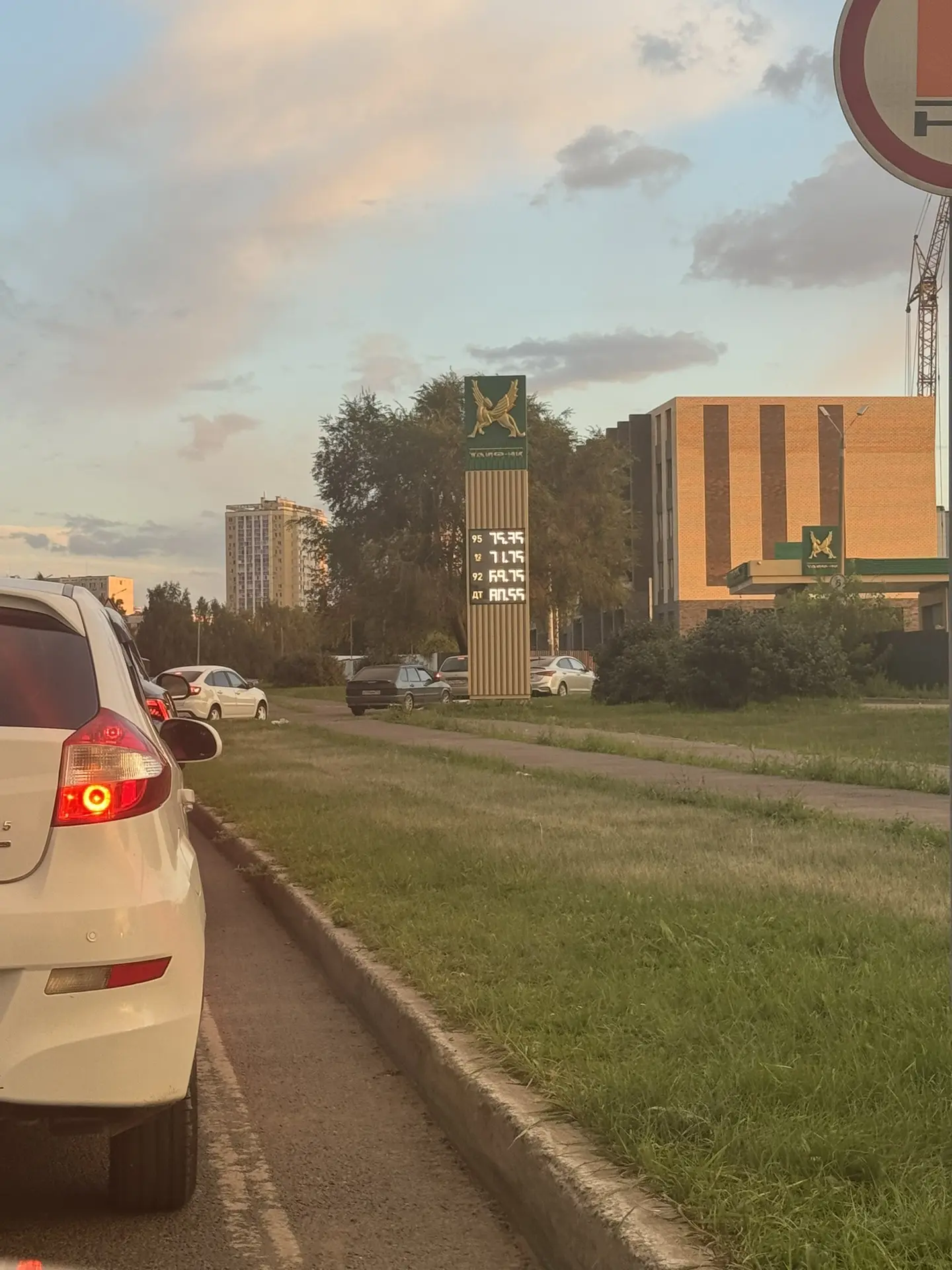 Таиф, по Чулман возле Боровецкой, 
Очередь до 10 машин

Где бенз? Челны