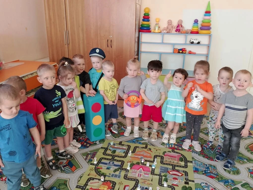 Занятие с воспитанниками  первой младшей группы 3