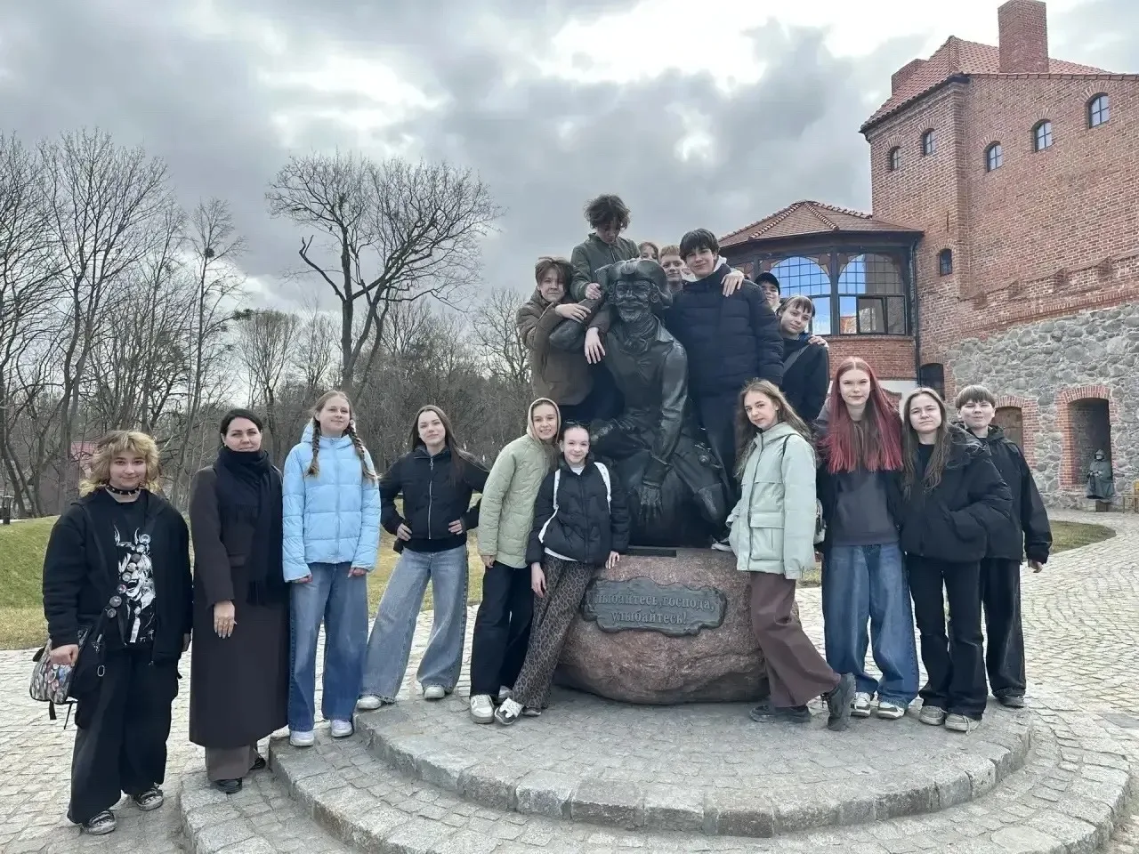 Каникулы начинаются с добра! 🥕🍃 Ученики 7В побывали в Парке Альпак. Говорят, что это место, где у ст