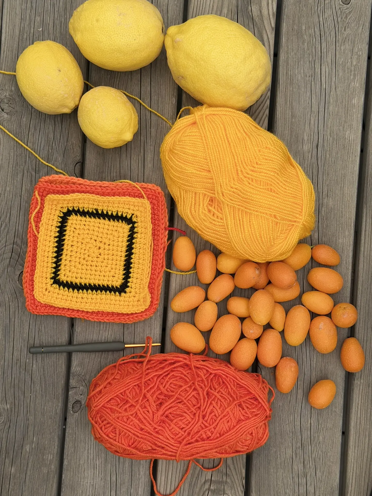 У каждого свои натюрморты🍋🧶🍊