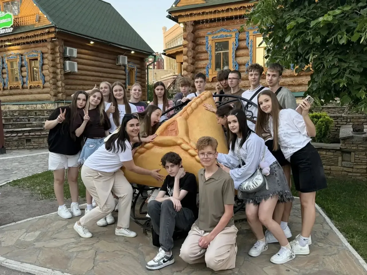 Путешествие в сердце Татарстана: 8«Б» покоряет Казань! 🧳🚉🗺️  22–23 мая наш дружный 8«Б» класс соверш
