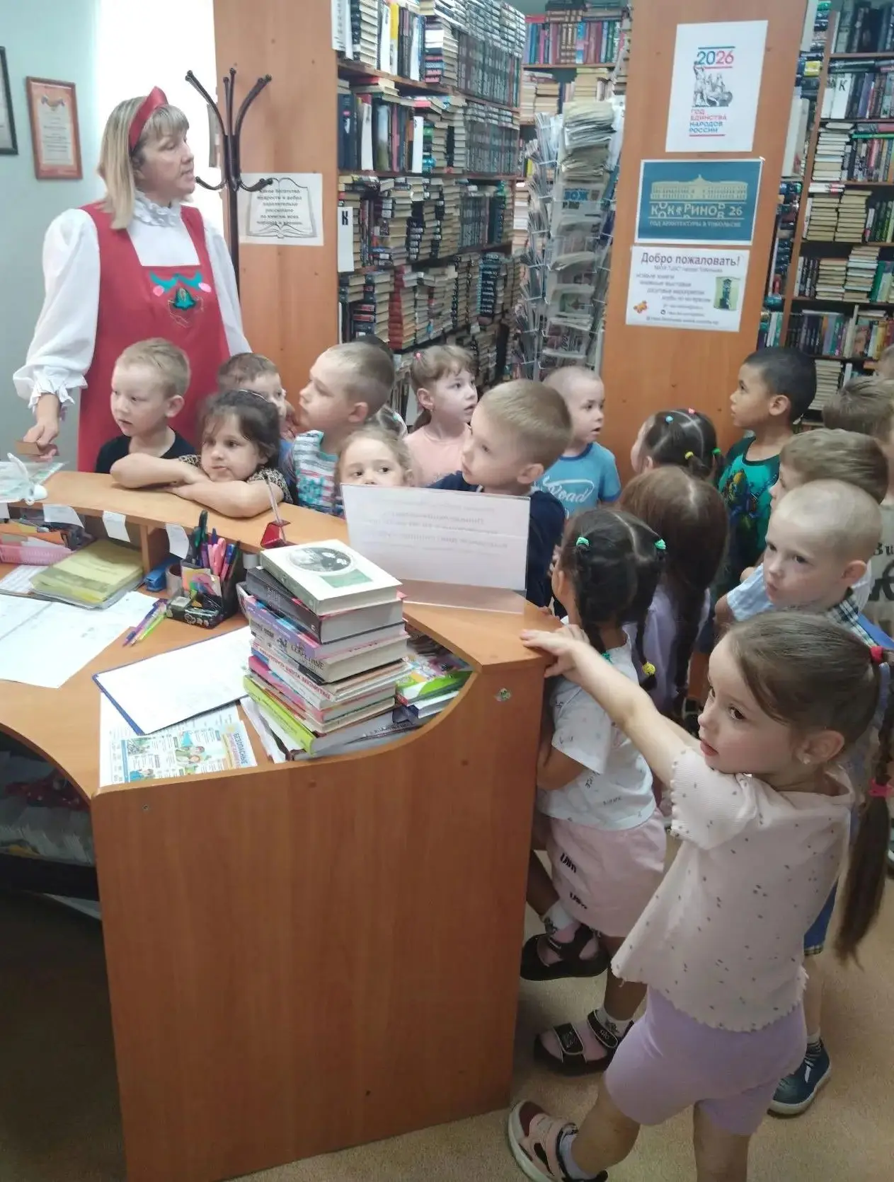 👋Дети группы "Светлячок" впервые посетили библиотеку!

📚Знакомство с библиотекой прошло по - сказо