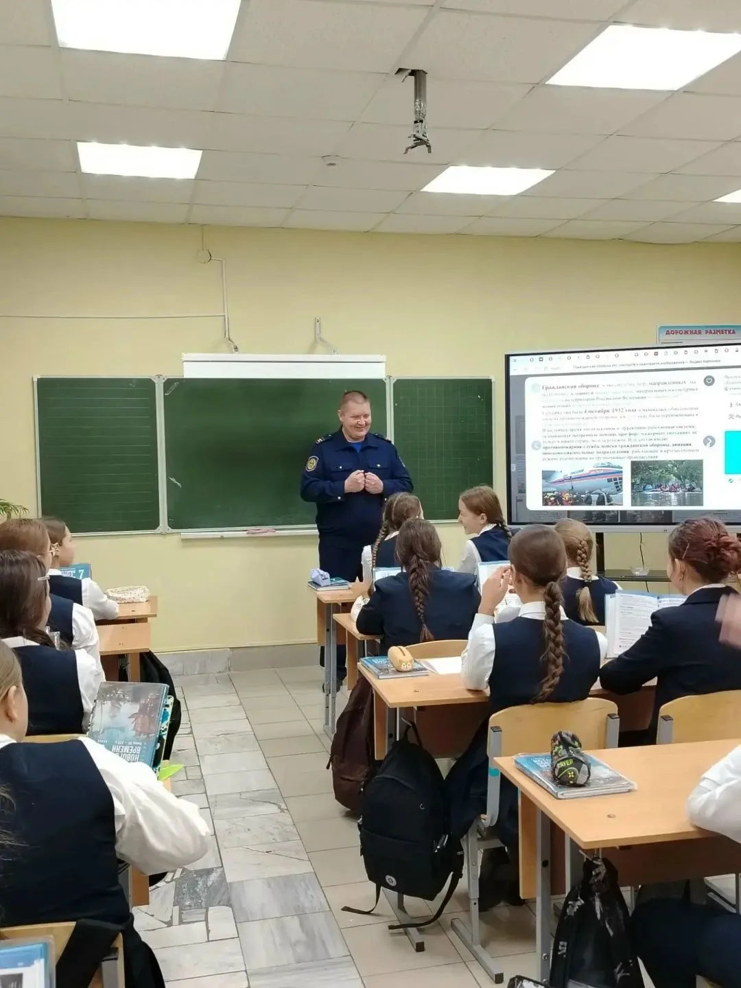 🚨 В лицее № 1 прошла встреча, приуроченная к Всероссийскому открытому уроку культуры б...