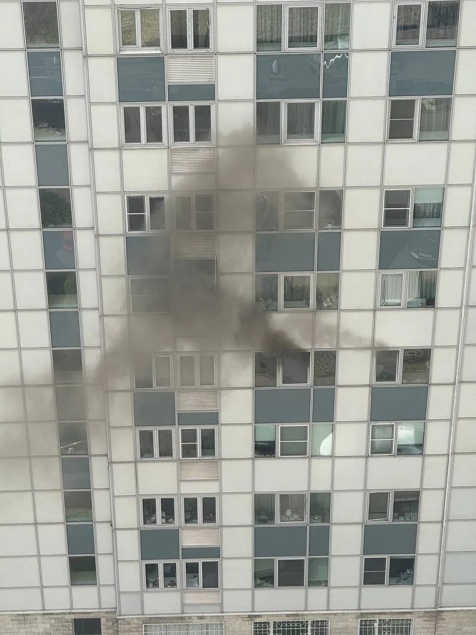 Неисправный чайник за 10 тысяч рублей сжёг квартиру в Москве: женщина с двумя маленьким...