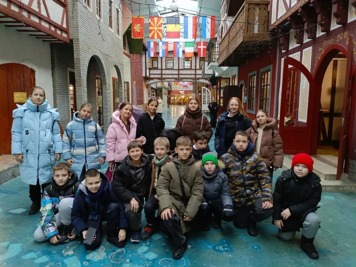 Захватывающая экскурсия в «Этномир»! 🌍✨  5К и 6А классы отправились в удивительное путешествие по ку