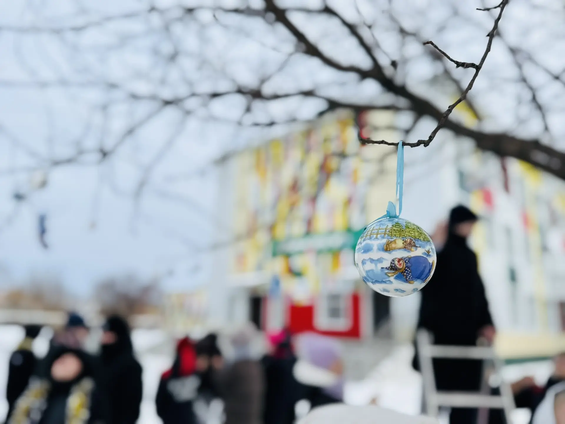 Мы создаем сказку вместе! 🎄✨  Друзья! Продолжается украшение территории любимой гимназии к самому во