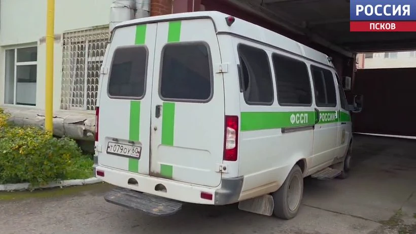 Псковские полицейские и приставы депортировали девять нелегалов