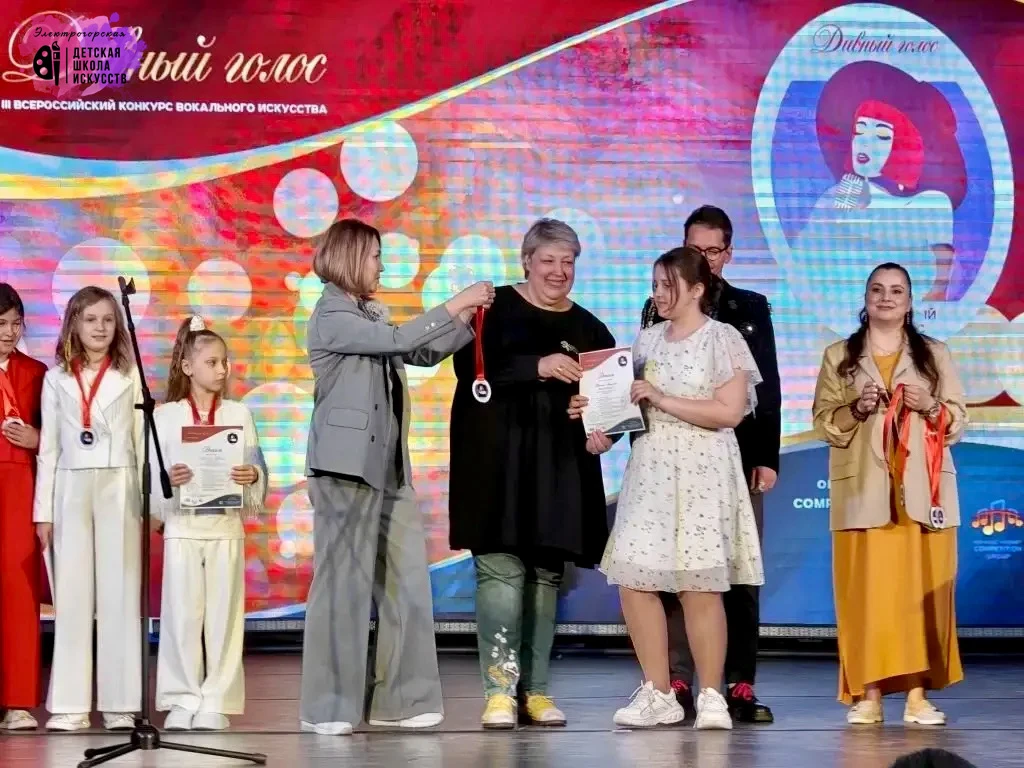 🥈Тренина Маргарита, ученица по классу эстрадного пения, стала лауреатом II степени во ...