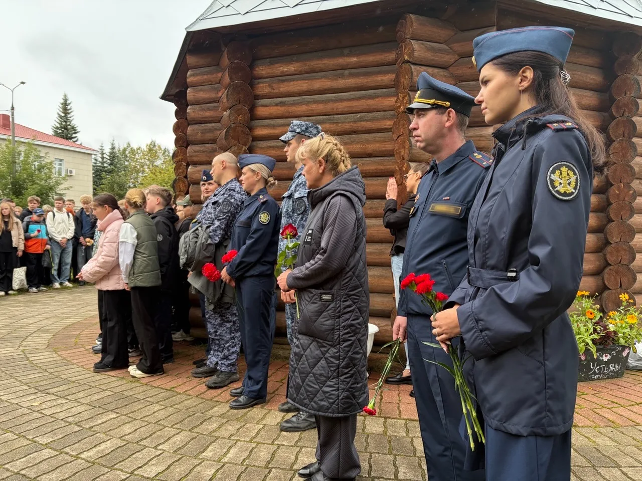 СОТРУДНИКИ ИК-14 И СИЗО-3 ПОЧТИЛИ ПАМЯТЬ ЖЕРТВ ТРАГЕДИИ В БЕСЛАНЕ
