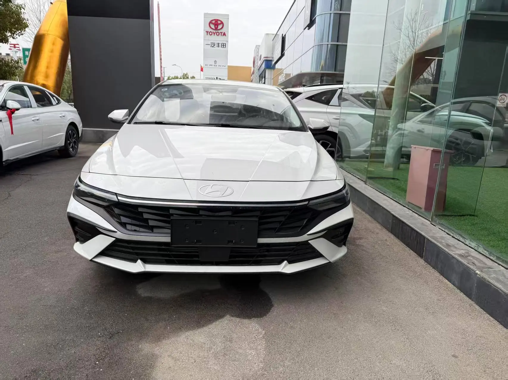 🇨🇳 Новый автомобиль из Китая 

Hyundai Elantra
2026 год, 1.5 л (115 л.с.), вариатор (CVT)

Комплек
