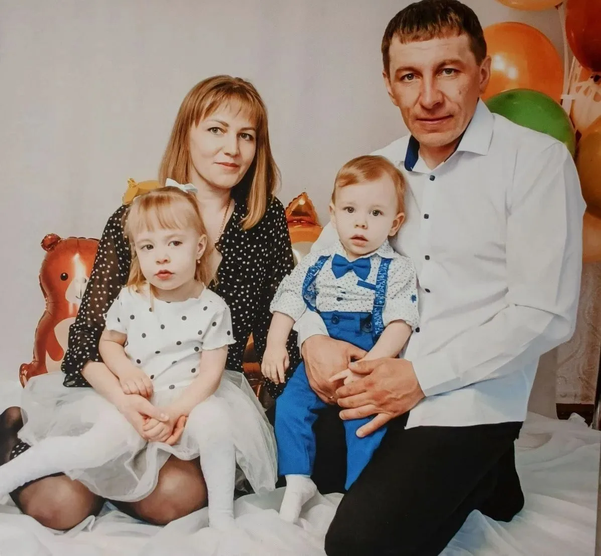 А вот и продолжение Конкурса семейных фотографий «Семья. Там, где живет счастье»

Семья Лёвкиных Кос