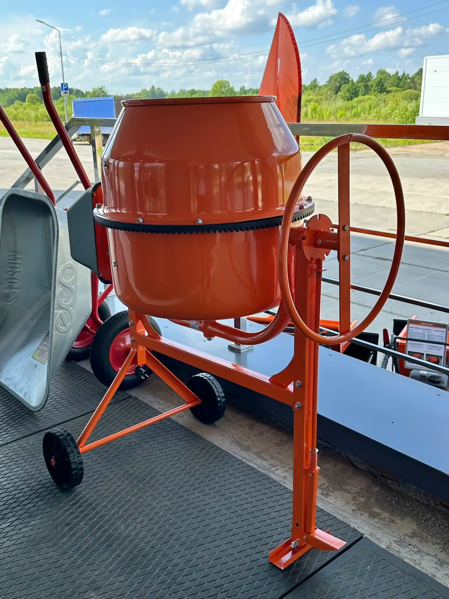 🤯 ОН ЗАМЕШАН В ДЕЛАХ - строительных делах! Бетоносмеситель VILLARTEC СМ-140Р.

Электрическое оборуд