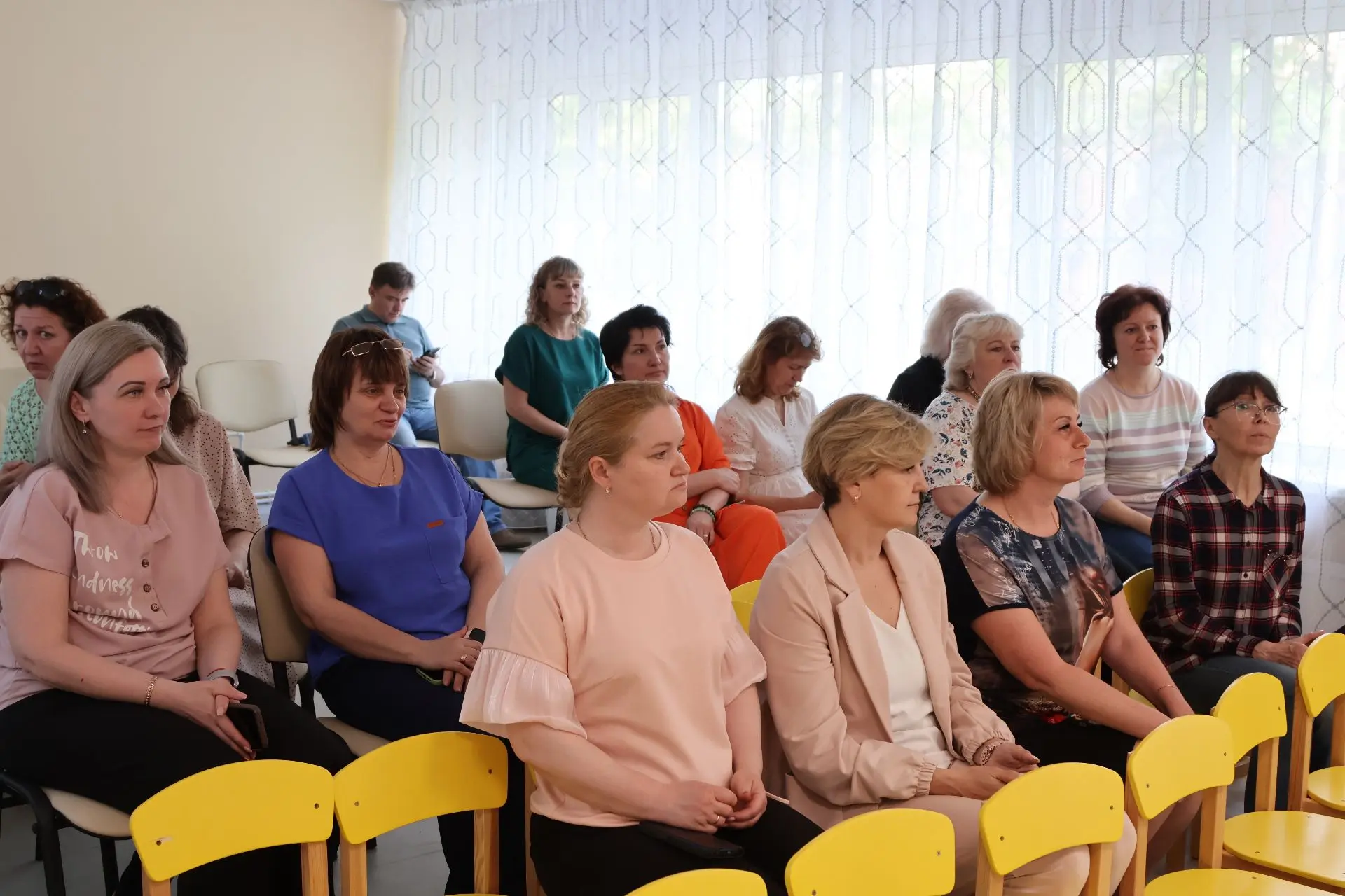 📝 Андрей Голубев встретился с коллективом детского сада №21 «Надежда» в Ступино  В дошкольном учрежд