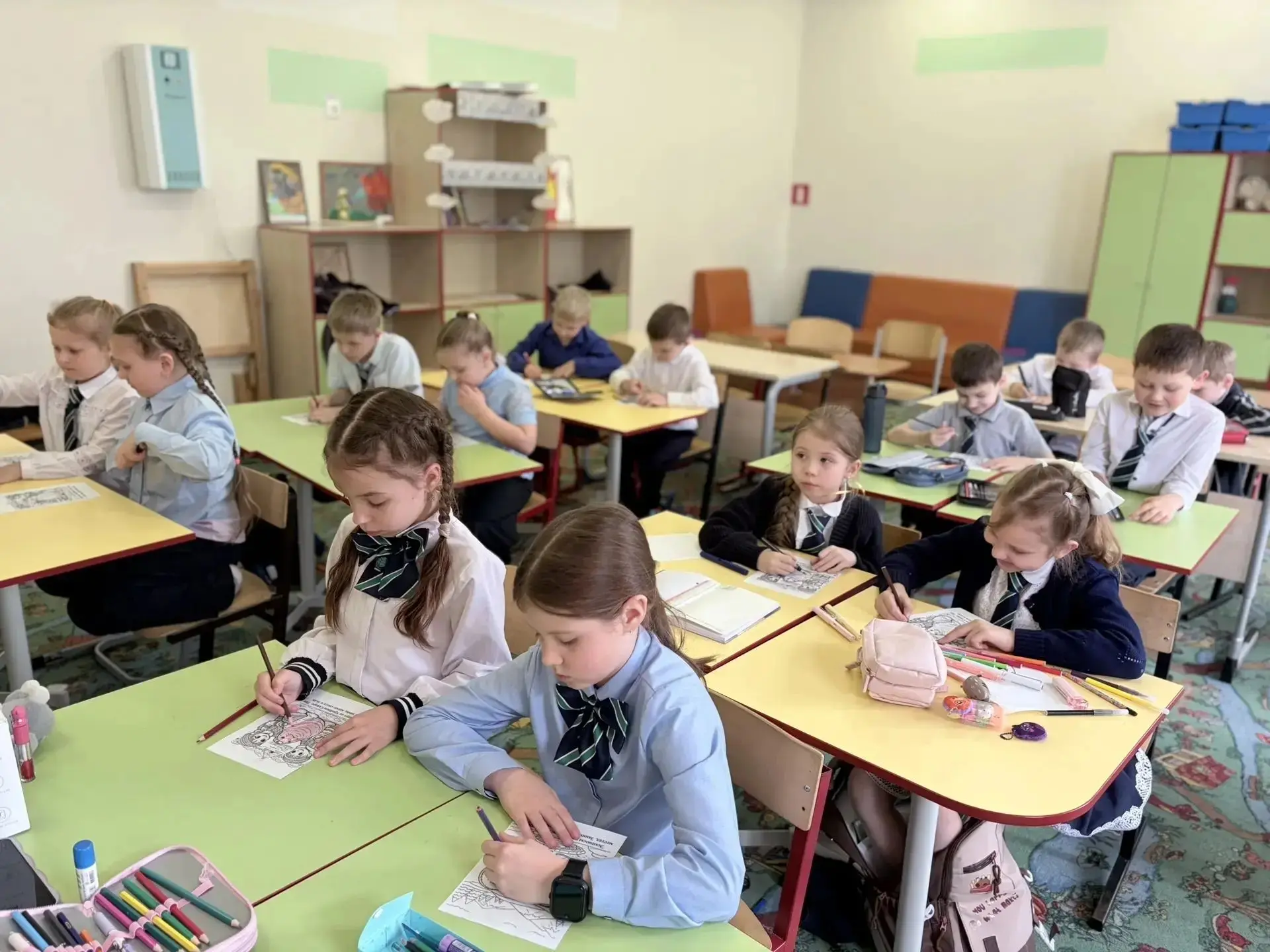 Час, посвящённый Дню коренных малочисленных народов России. В группе продлённого дня под руководство