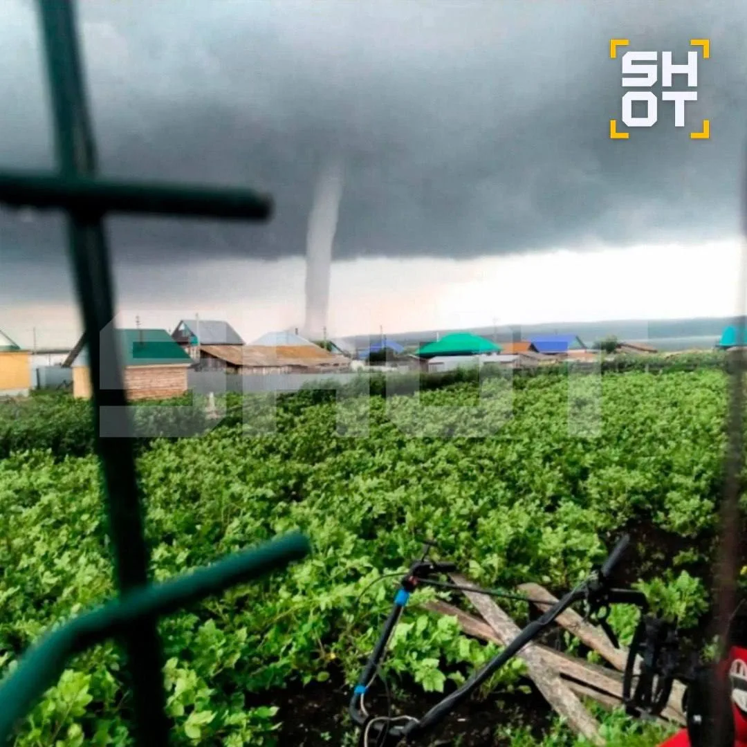 Мощный смерч надвигается на Подмосковье 🌪️