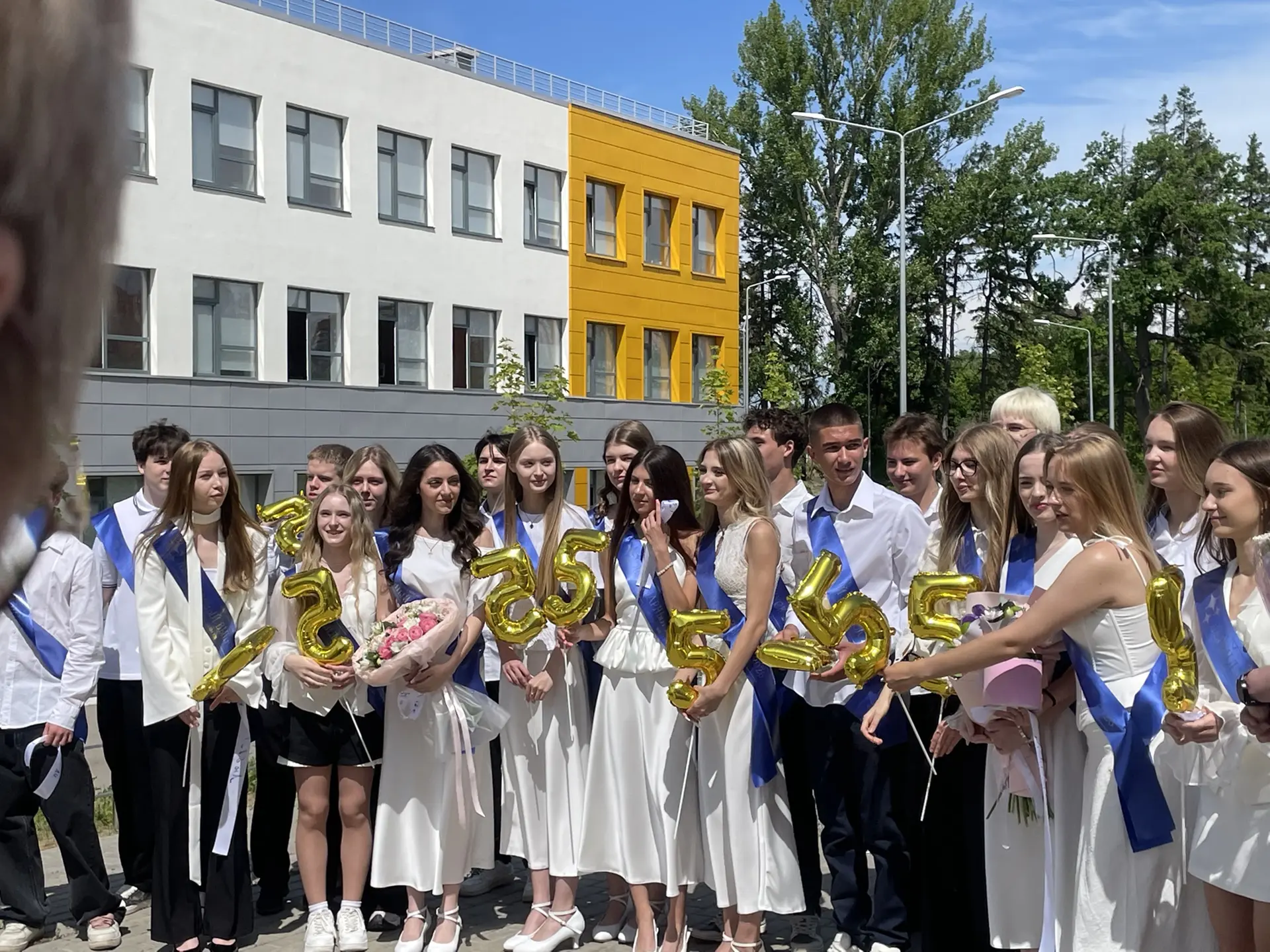 📣 Сегодня, 26 мая, торжественно прозвенел последний звонок для обучающихся 9-х и 11-классов!   Это в