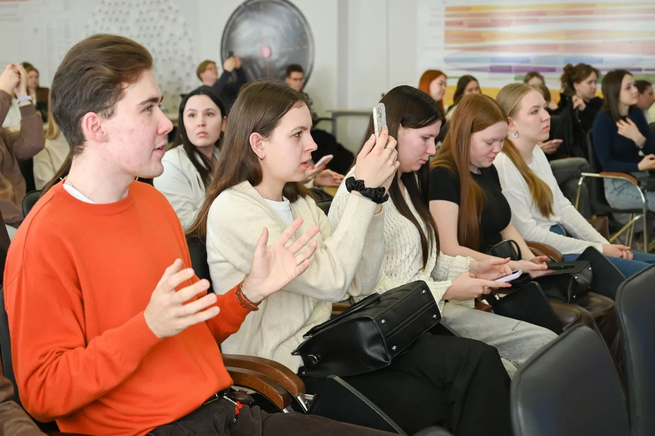 Ближе к будущему!  Сегодня площадка «Точки кипения УдГУ» объединила студентов, стремящихся заглянуть