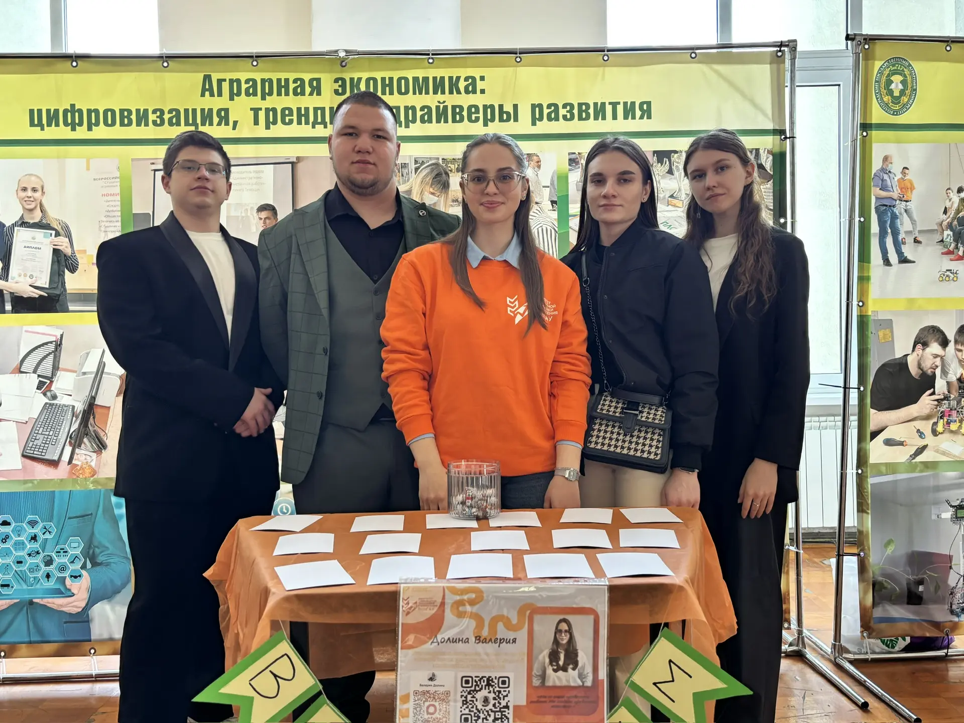 Интеллектуальному клубу «ВолГАУм» - год!  В стенах университета прошло праздничное мероприятие, посв