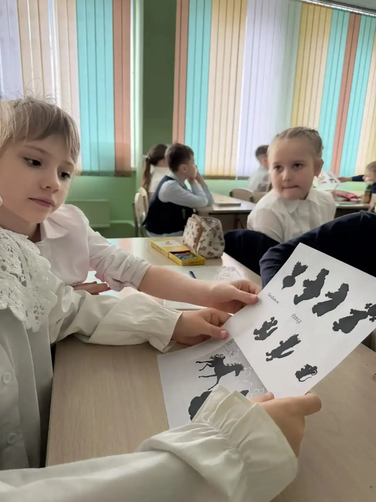 🎭 Всемирный день театра — праздник творчества и вдохновения! ✨  В преддверии каникул обучающиеся 5 «