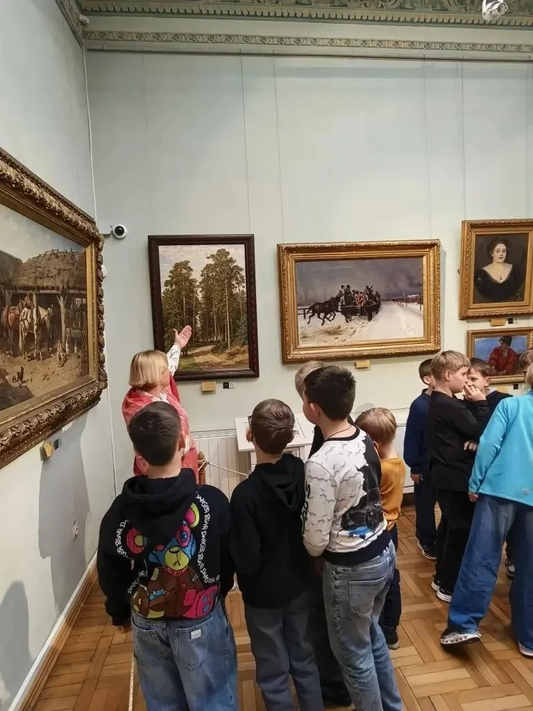 Культурный выход.   14 апреля учащиеся 4"А" класса  побывали на выставке «Русское искусство» в музее
