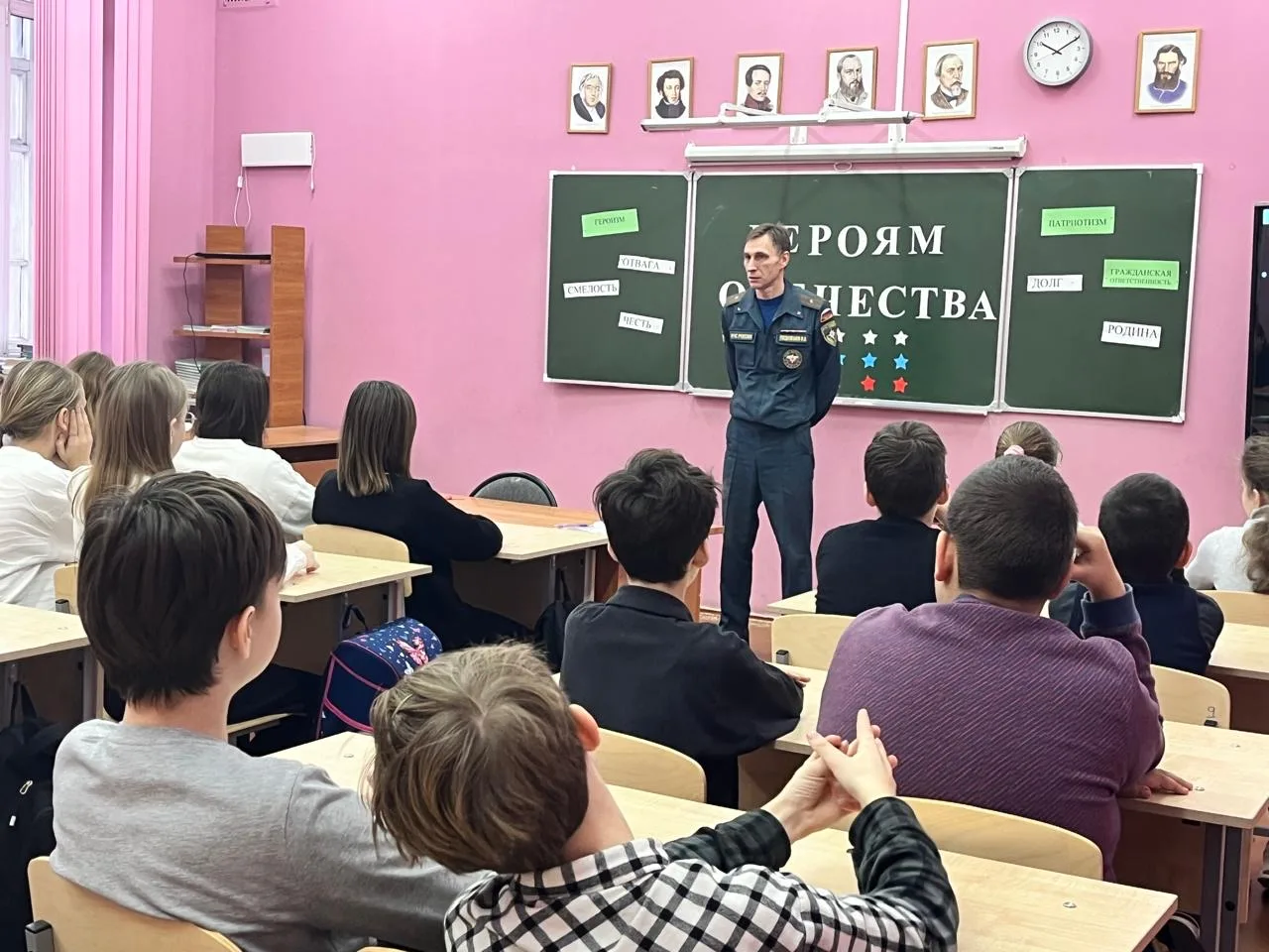 5 декабря в центре образования прошел Урок Мужества «Героям Отечества…»для обучающихся 5 классов. Ма