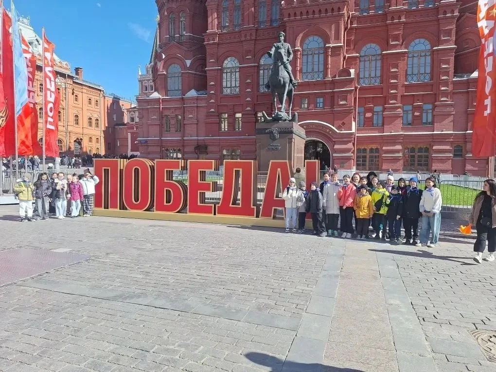 Ученики 4 класса, весь месяц май, приняли активное участие в проекте, посвящённом Дню Победы. Все ме