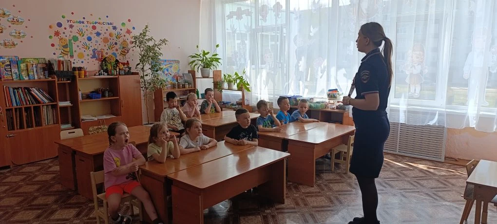 Сегодня наш детский сад посетила инспектор по пропаганде БДД отделения Госавтоинспекции...