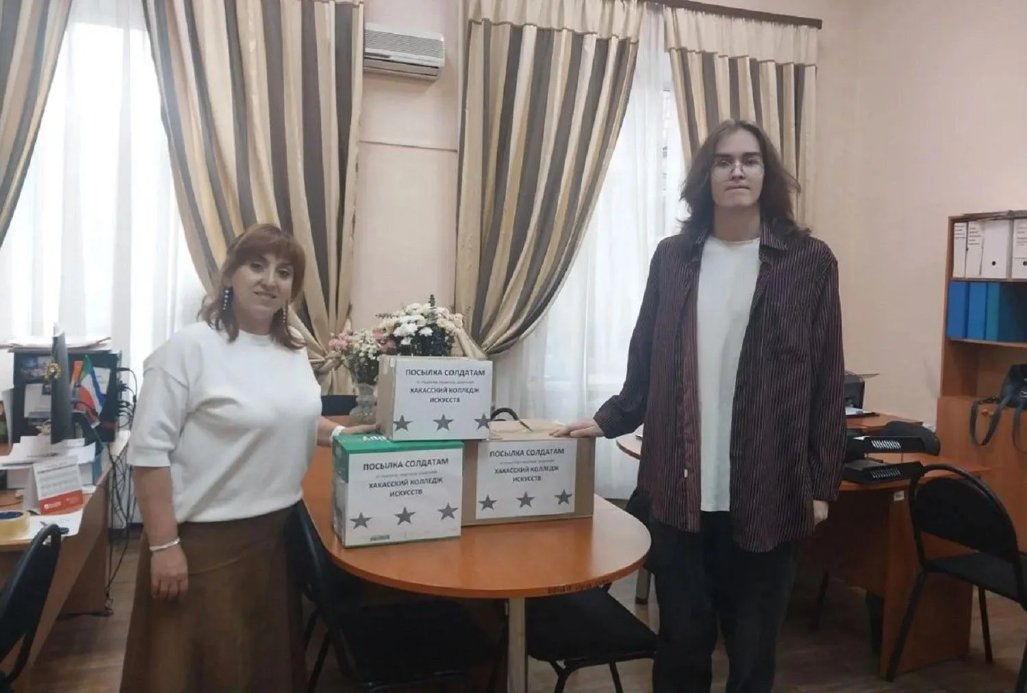 К акции «Посылка солдату» присоединился Хакасский колледж искусств