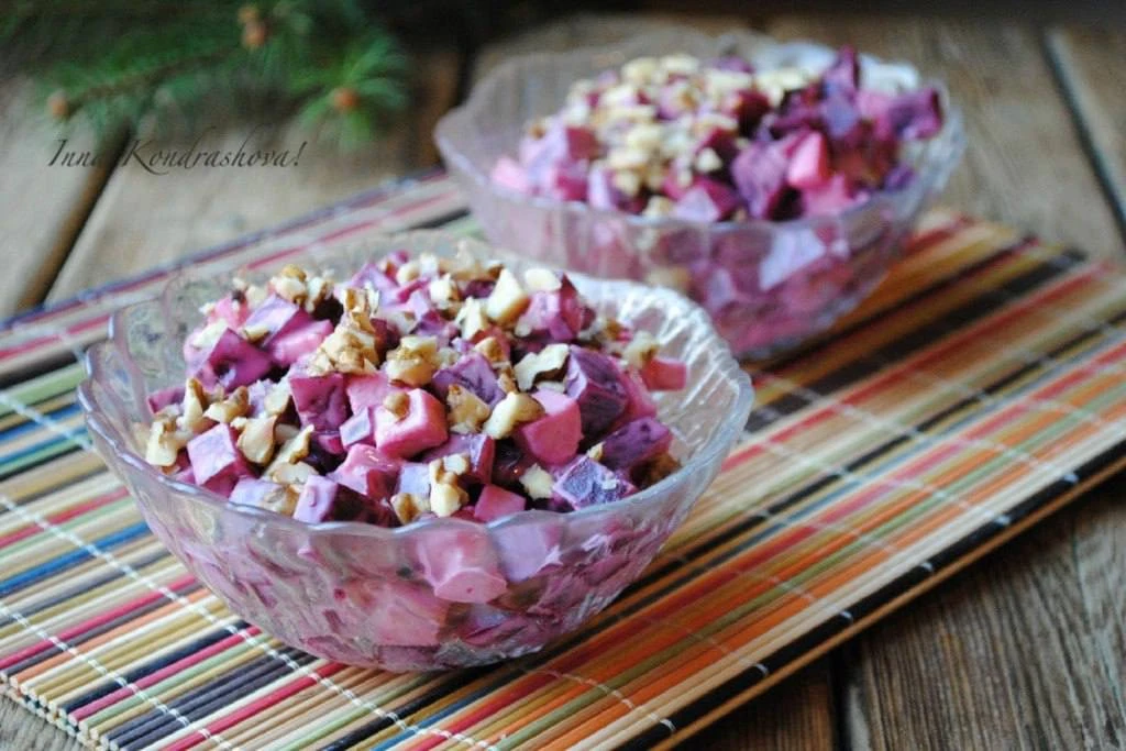 Салат из свеклы и яблок с грецкими орехами🥗