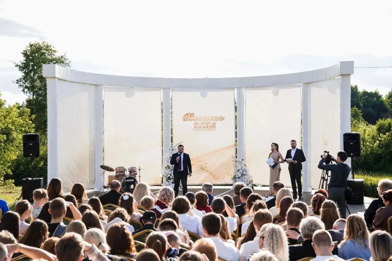 🎓✨ Выпускной вечер в парке Крестов Брод!

27 июня наши выпускники отметили окончание школы ярким пр