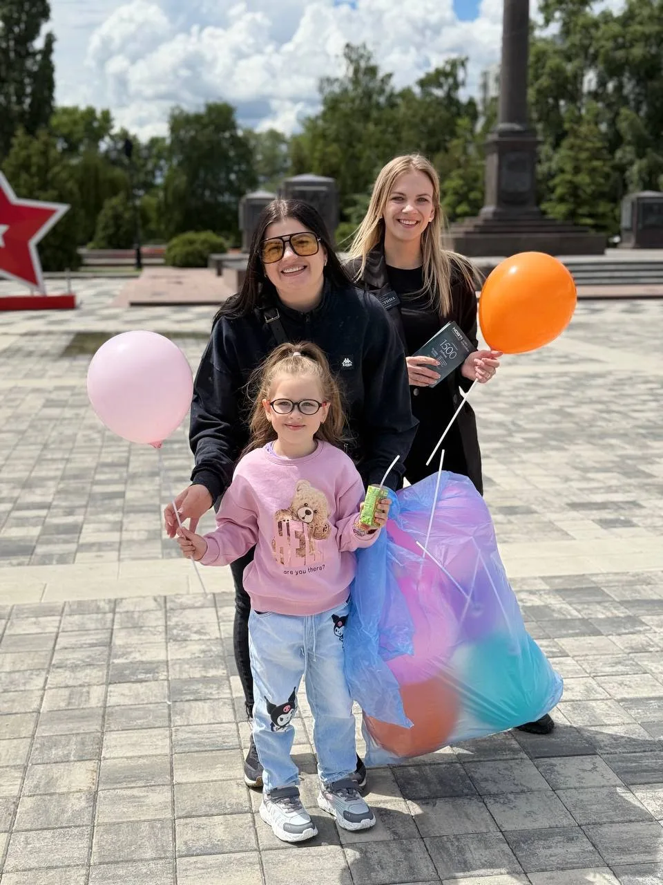 ✨ С Днём защиты детей! ✨

Дети делают этот мир ярче, добрее и счастливее. Их улыбки вдохновляют, а м