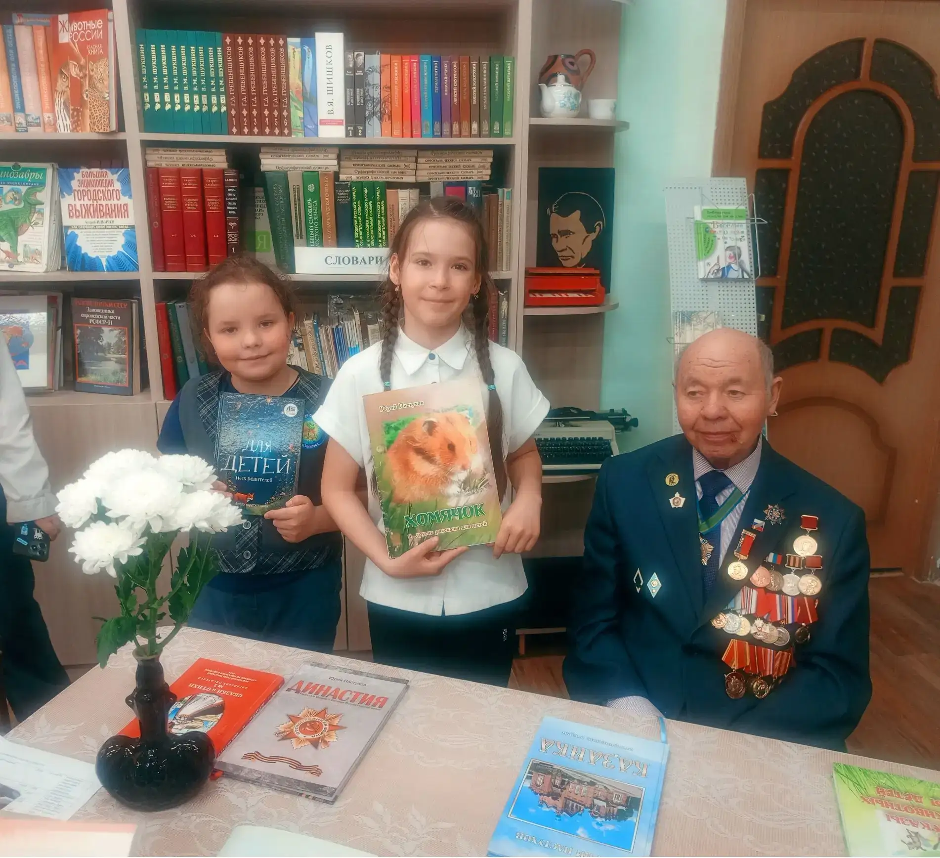 ✨ Вдохновляющая встреча с детским писателем ✨ 🤲 В нашей школе продолжается профориентационный месяц,