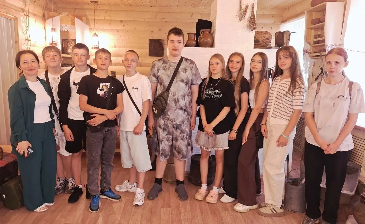 КАНИКУЛЫ С ПОЛЬЗОЙ
7 класс отправляется в путешествие! 🚌📚**

Учёба — это важно, но и отдыхать нужн
