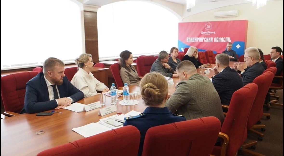 Принял участие во втором заседании рабочей группы при Законодательном Собрании по ситуации с родильн