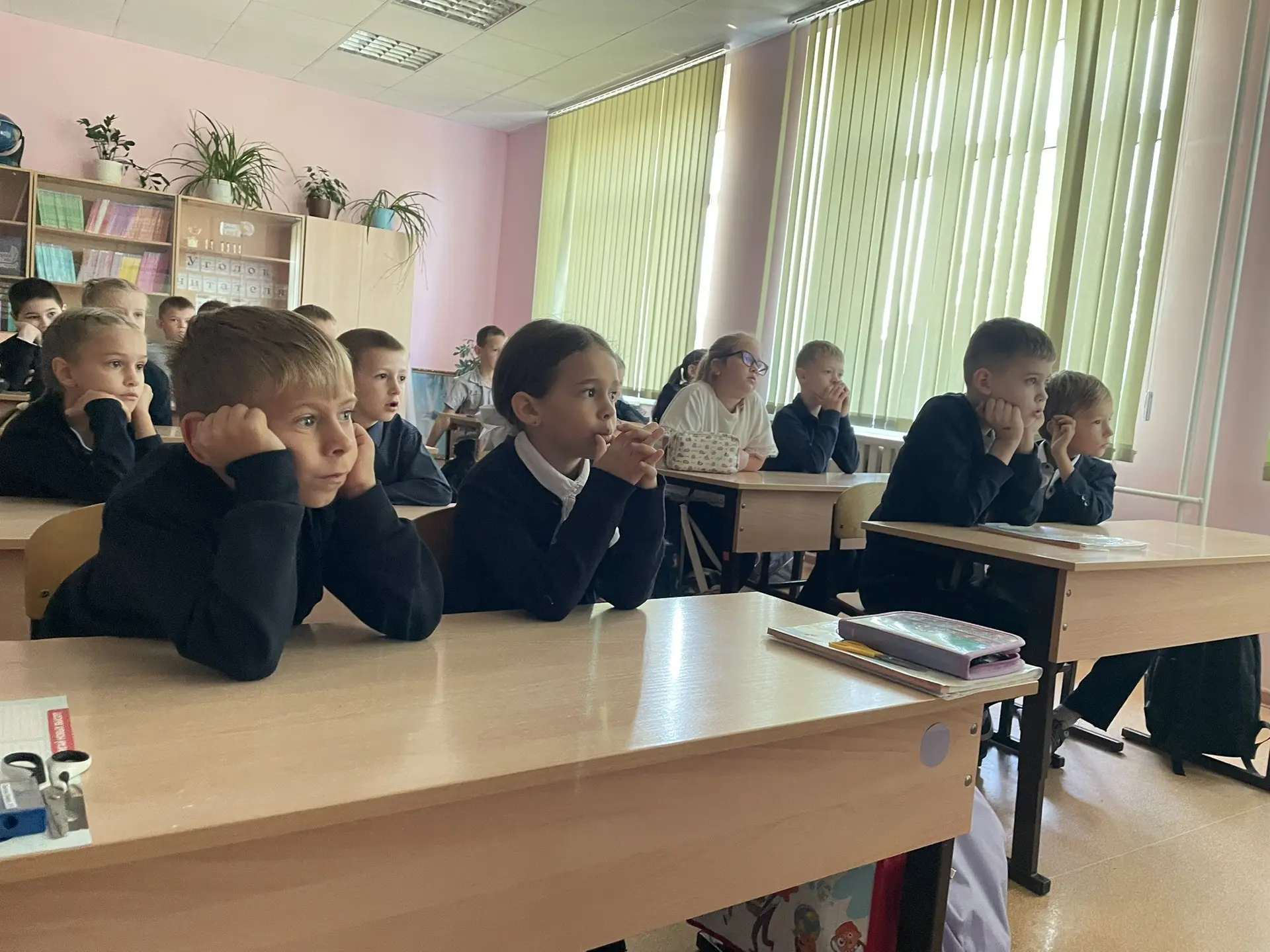 🕊️ Ученики 2 «Б» класса присоединились к Всероссийской акции «Журавлики памяти»! 🤍