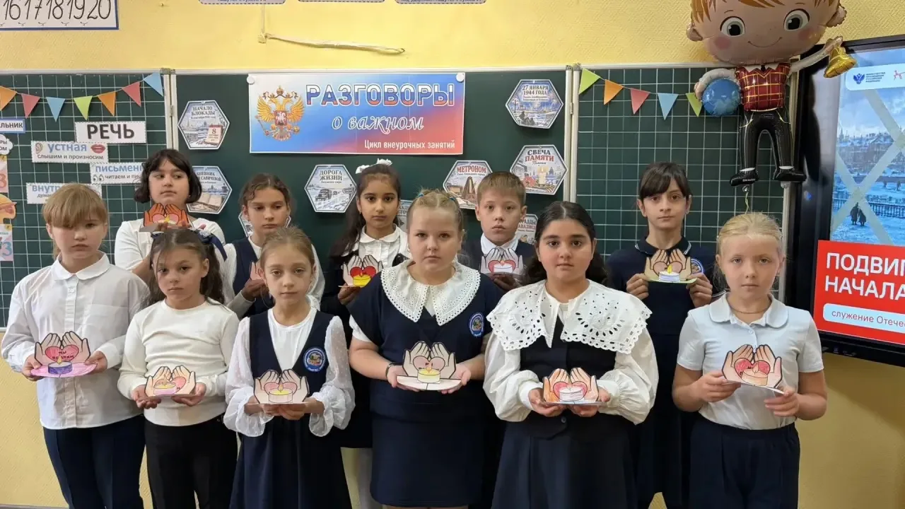 🇷🇺 🏫 🛎️ 🧑‍🎓 Вторая учебная неделя в лицее традиционно началась с поднятия флага и...