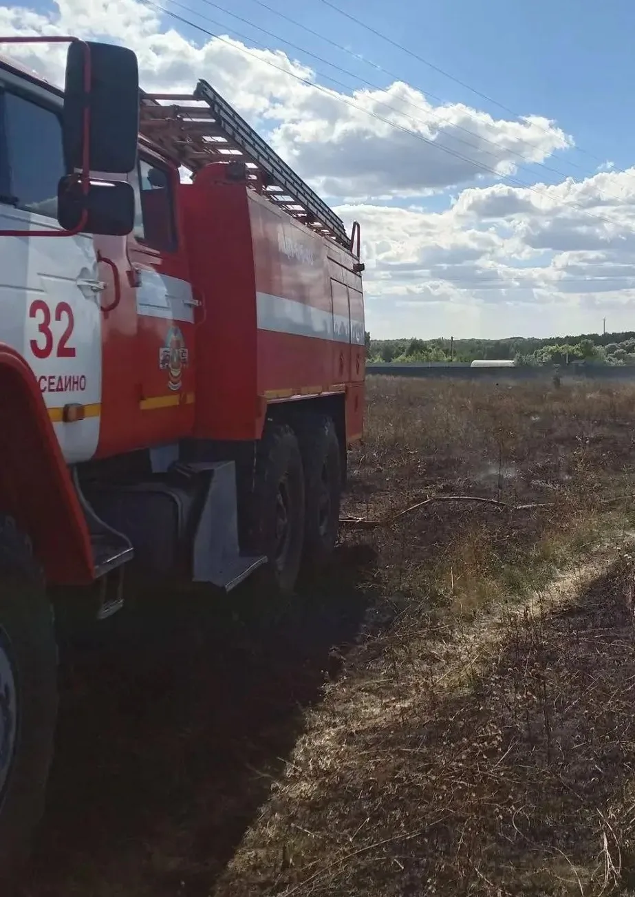 Огнеборцы ПЧ Курского района на тушении сухой травы