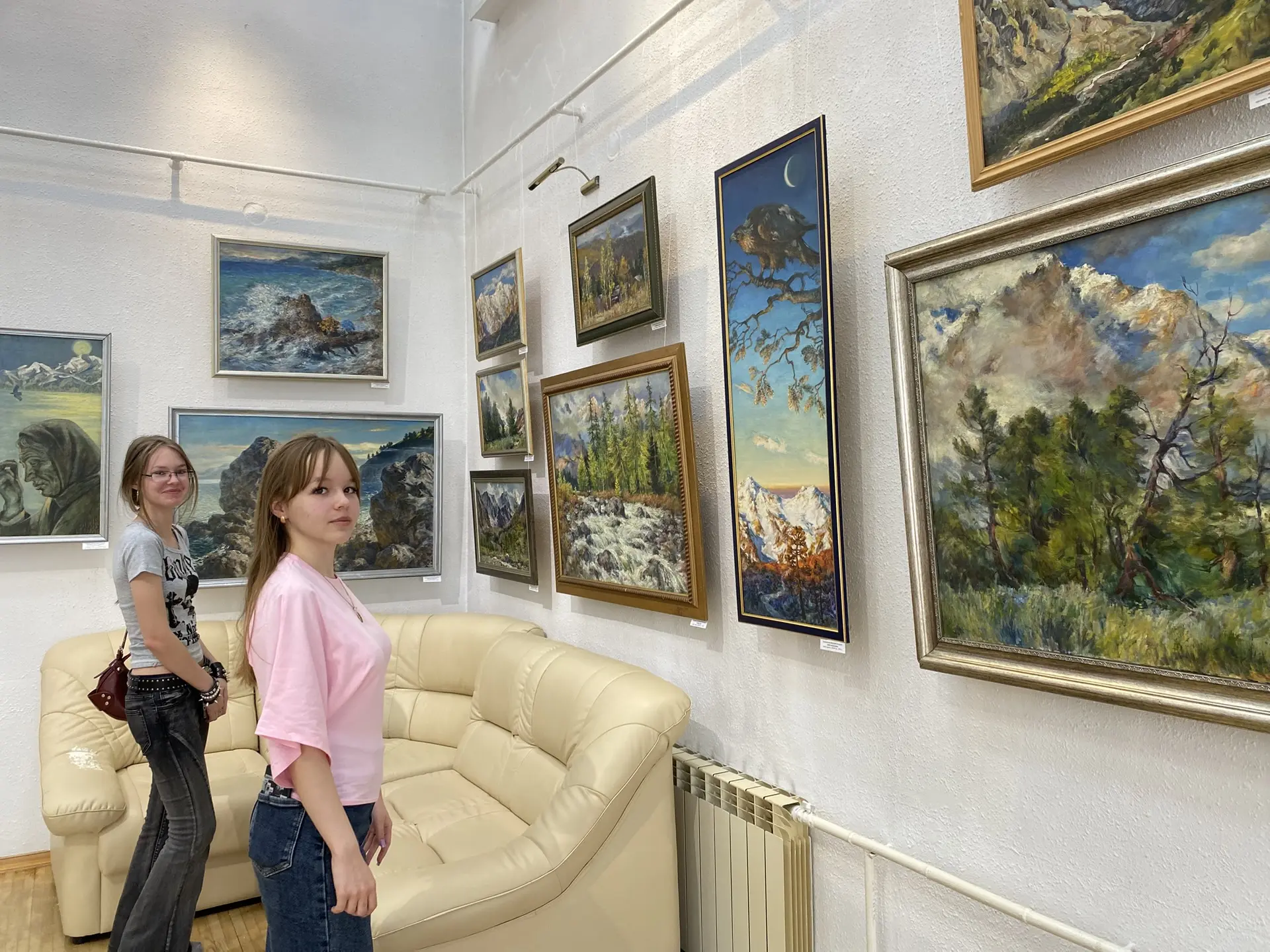 🎨 Три дня, три экзамена, три часа на каждый: наши девушки прошли серьёзное испытание!