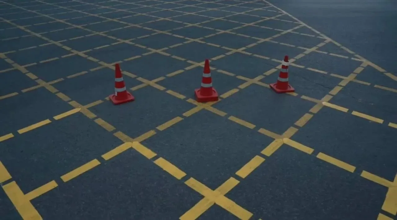 В Новом Уренгое впервые нанесли «вафельную» разметку⚠️

Жёлтые клетки появились на загруженных перек