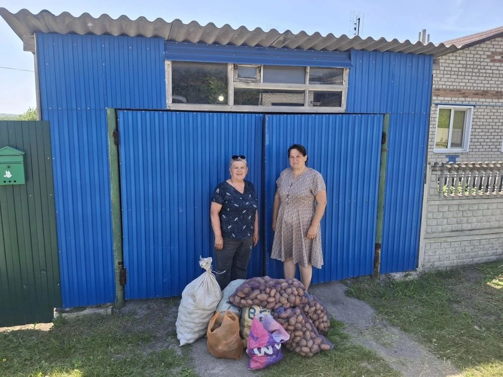 Жители села Красное совместно с членами партии "Единая Россия" откликнулись на призыв а...