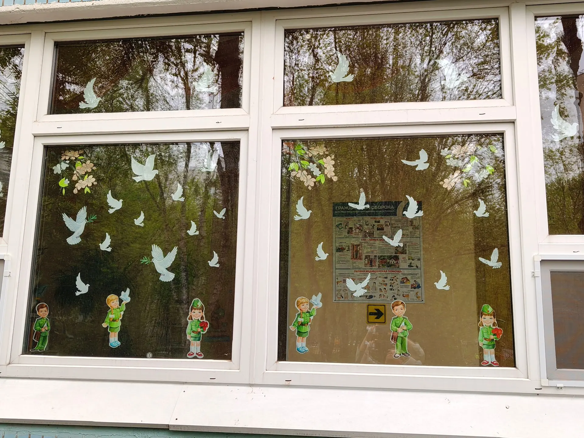 ✨ Дошкольники присоединились к акции «Окна Победы»! 🕊️🇷🇺 Наши дошкольные группы приняли участие во в