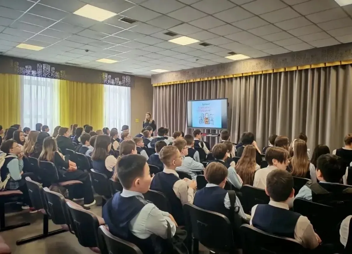 👮‍♂️ Профилактическая беседа с инспектором ПДН     У нас в гостях побывал инспектор по делам несовер