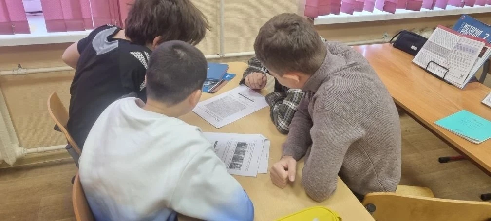 📚 В конце марта – начале апреля наши учителя истории провели для учеников 5–11 классов викторину «Зн