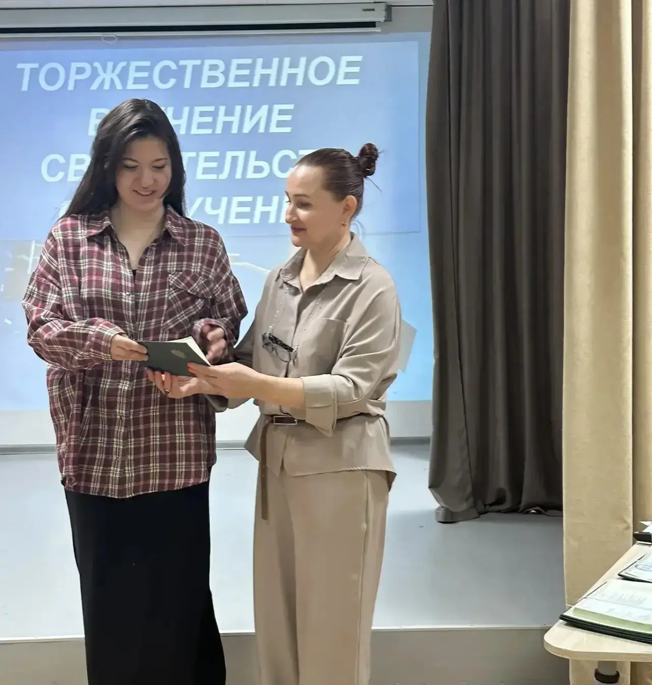 🎉Сегодня в нашей школе прошёл особенный день - торжественное вручение свидетельств об обучении.

🤗