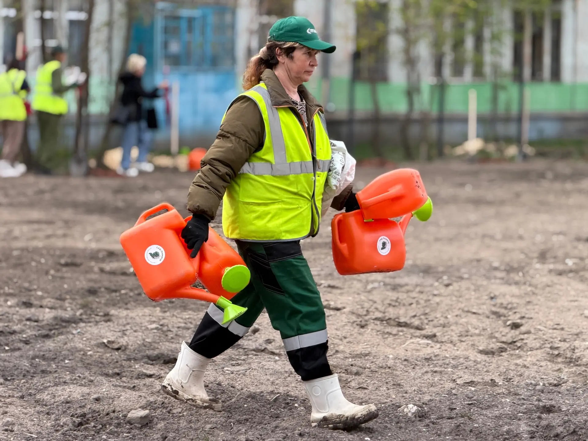 Аллея памяти появилась у «Дома СВО»  🌱Сегодня у МФЦ по вопросам СВО прошла добрая и душевная акция в