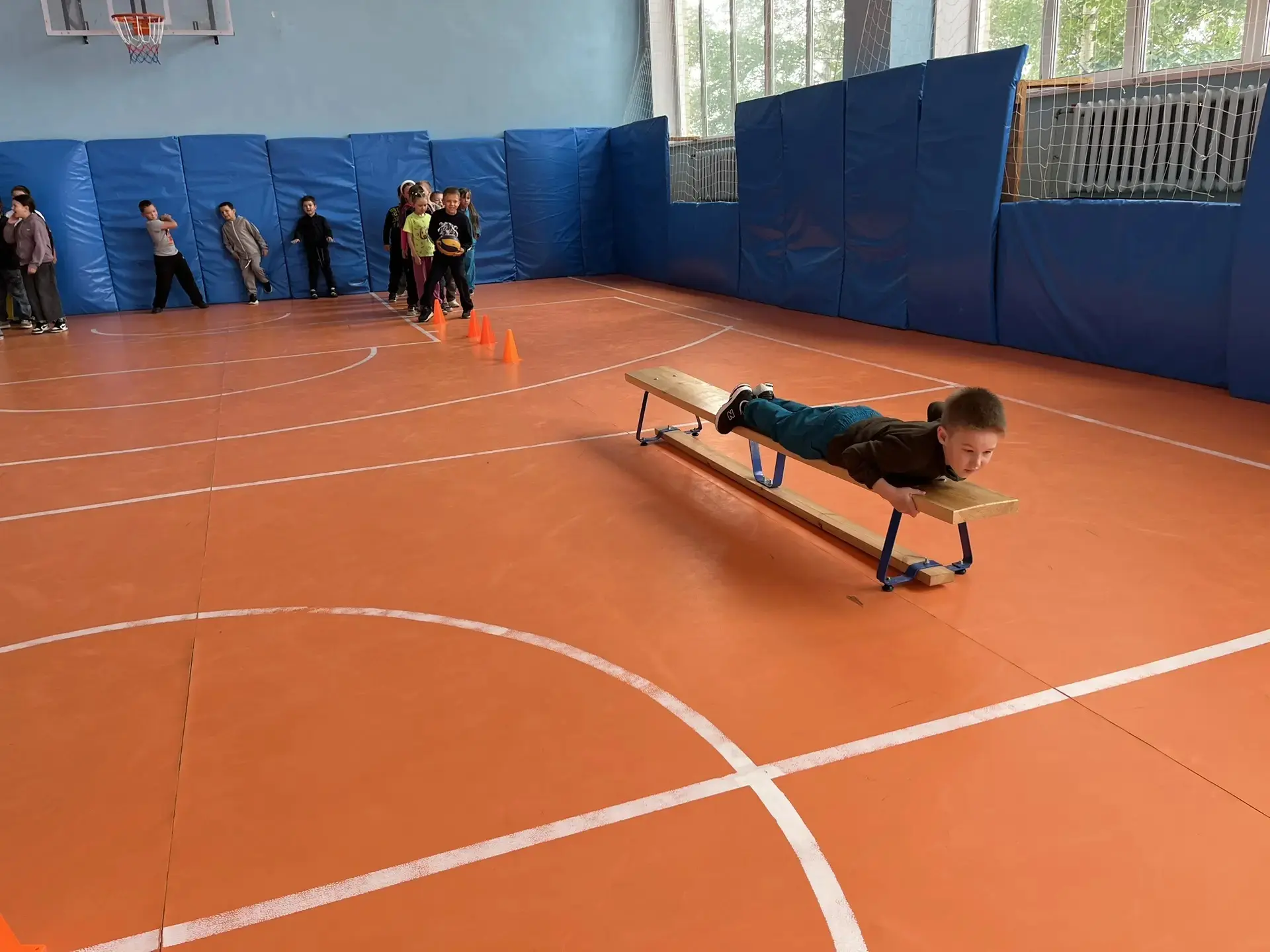 🔥 «Зарничка» в «Непоседах»: скорость, смелость и командный дух! 
В предверии дня России наш лагерь 